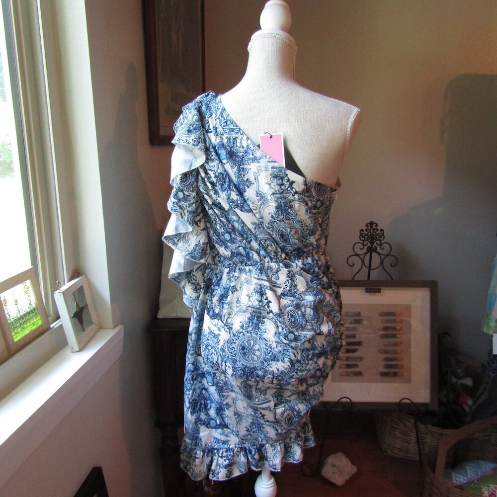 PrettyLittleThing Renaissance One Shoulder Dress - Picture 5 of 10